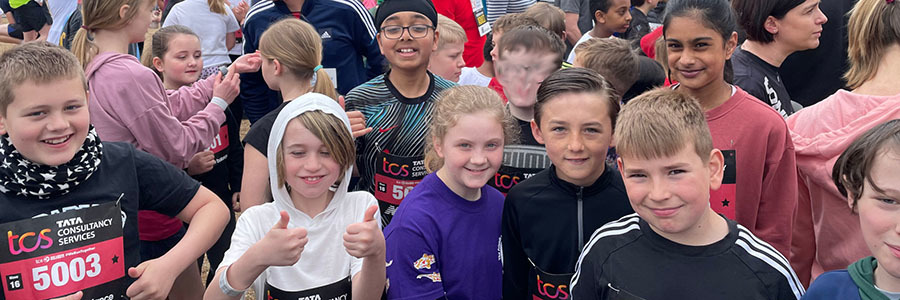 children running in marathon